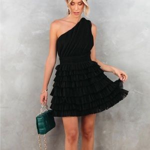*NWT* Hello Lover One Shoulder Tiered Tulle
Mini Dress. Size XS. Great for rush